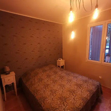 Holiday home T2 Independant Terrasse Et Piscine Au Calme Sud De La France *